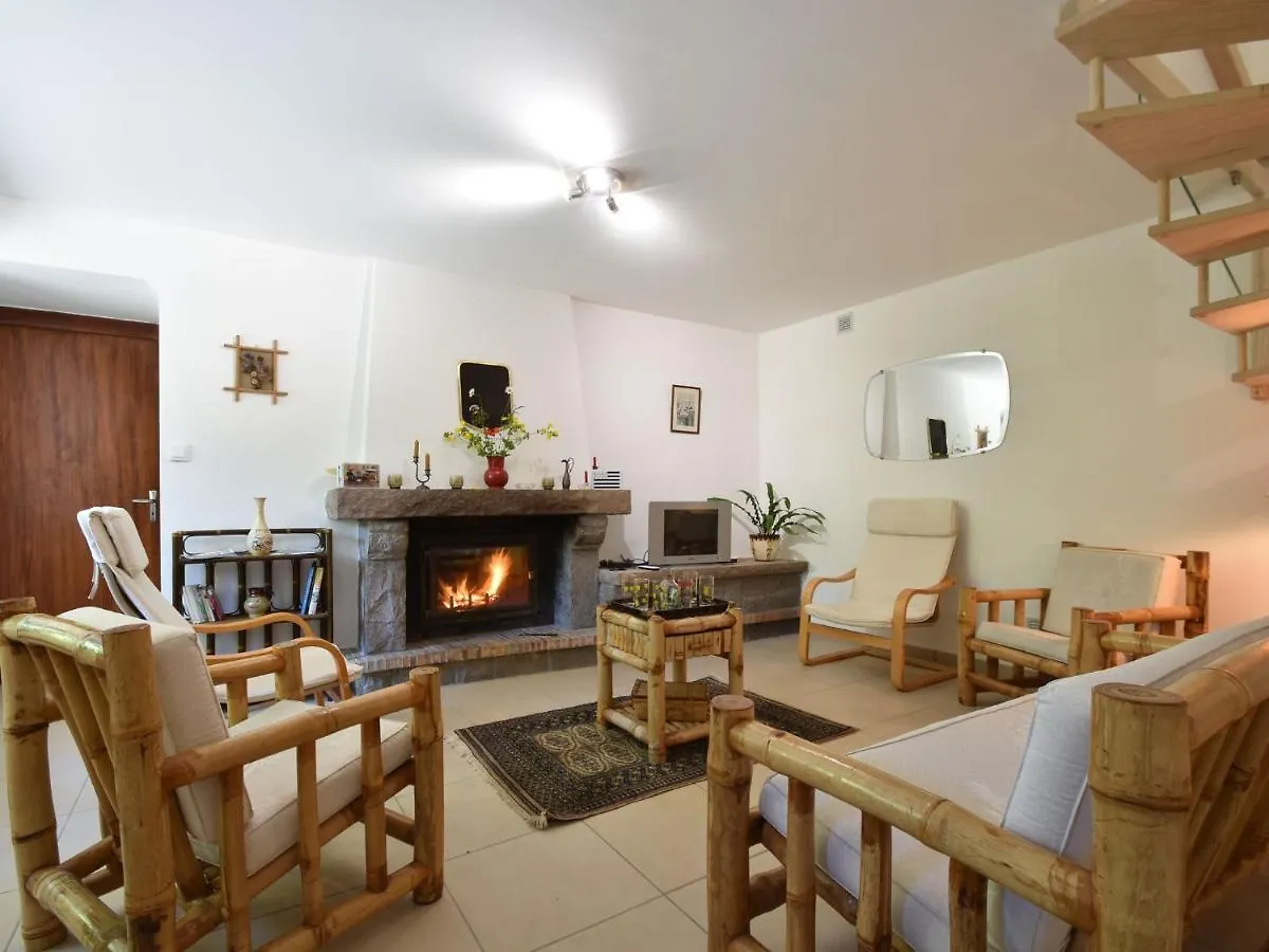 Superb Holiday Home With Private Garden Yvias