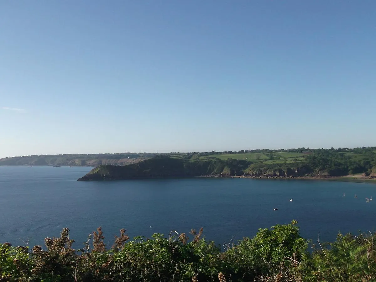 Superb Holiday Home With Private Garden Yvias Frankrig